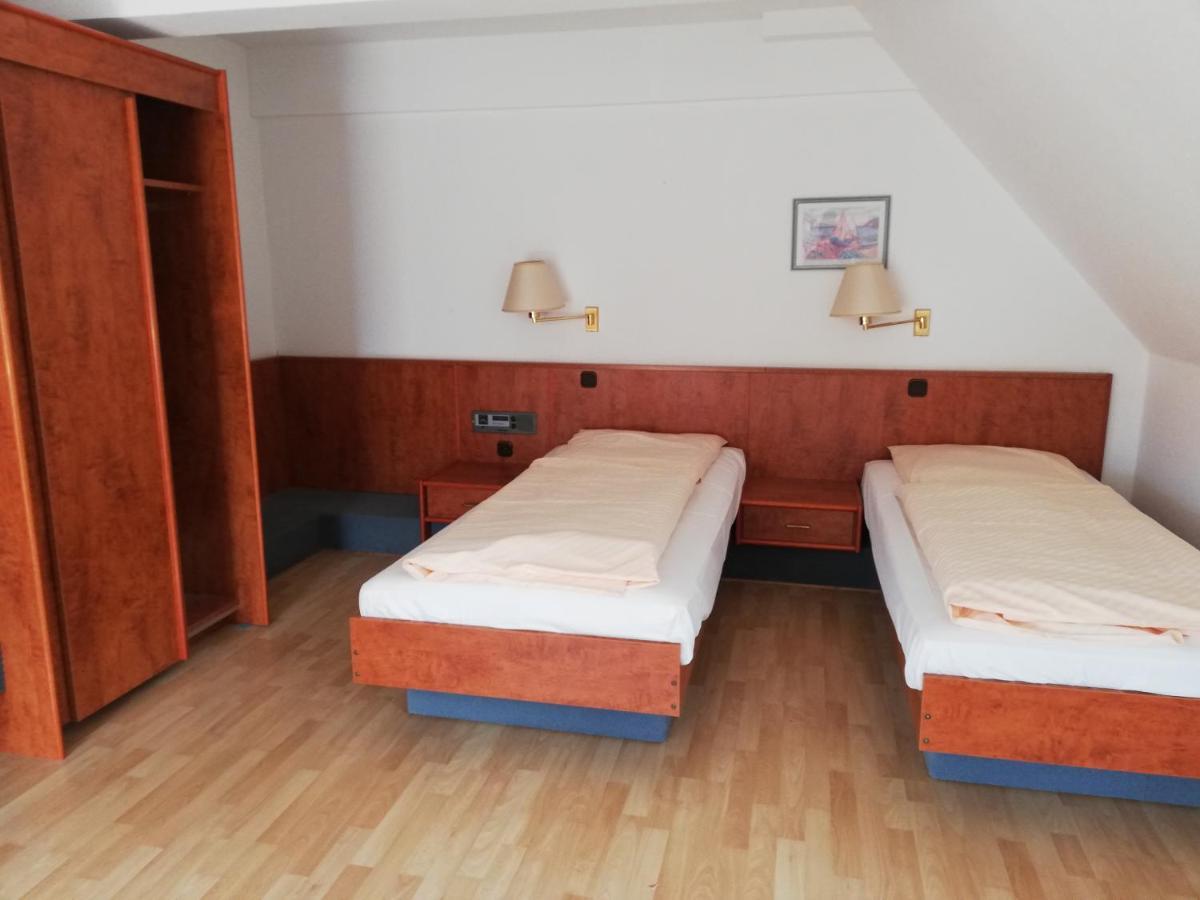 Hotel Dorfschaenke Büdelsdorf Dış mekan fotoğraf